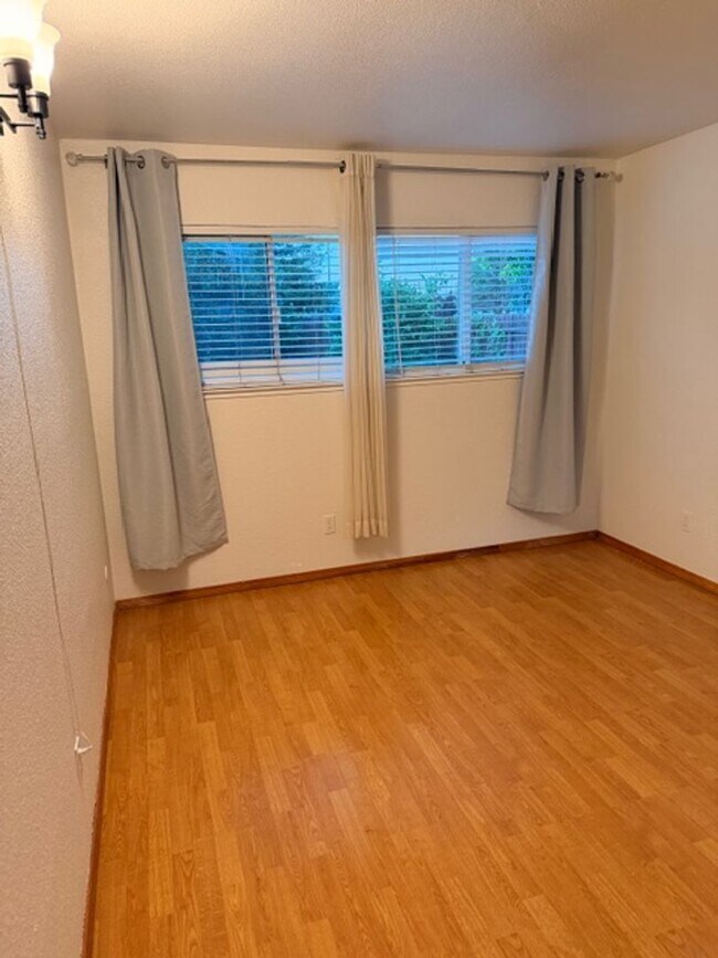 Building Photo - 3731-3733 Scallop Court