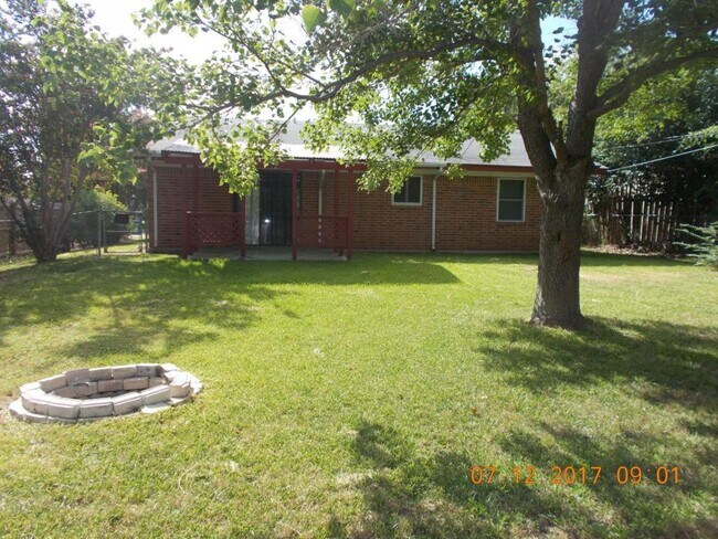 Building Photo - 112 Myra Lou Ave
