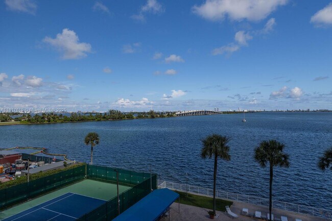 Primary Photo - 3301 NE 5th Ave