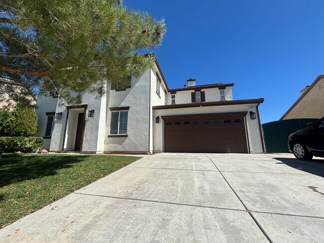 Building Photo - 2307 Thorncroft Cir