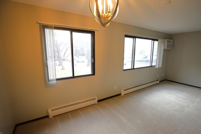 Building Photo - Cedarwood Condos - Cable, Internet & Under...