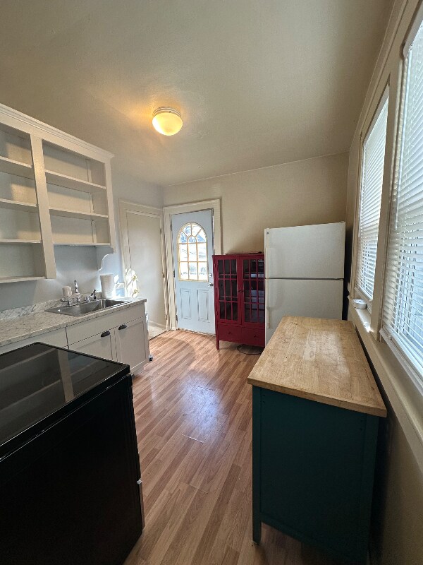 Building Photo - 234 College St