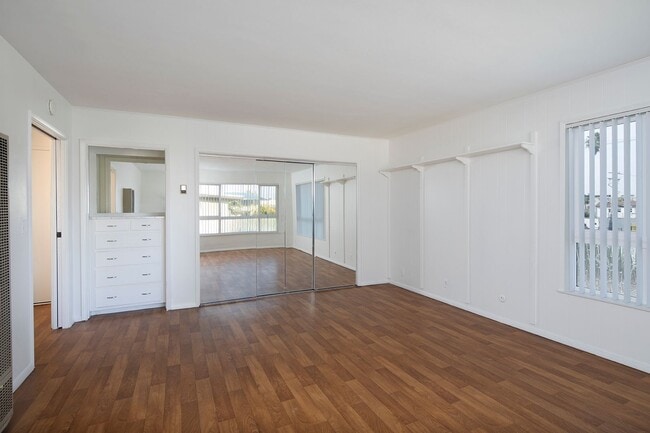 Building Photo - OPEN HOUSE: 12/27 & 12/28 1-2PM ~ Studio in La Jolla ~ 1 MILE from Beach!