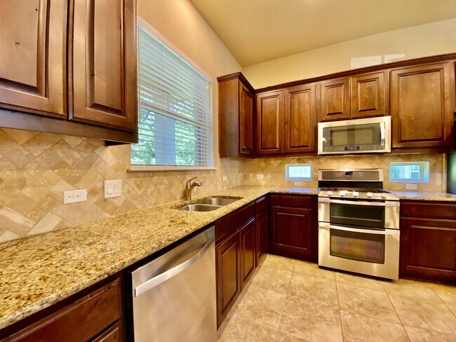 Building Photo - 3 Bedroom 2.5 Bathroom Detached Condo in South Austin!!