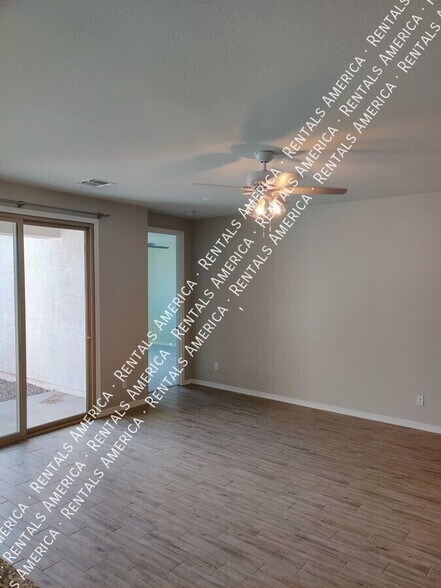 Building Photo - 36033 W San Clemente Ave