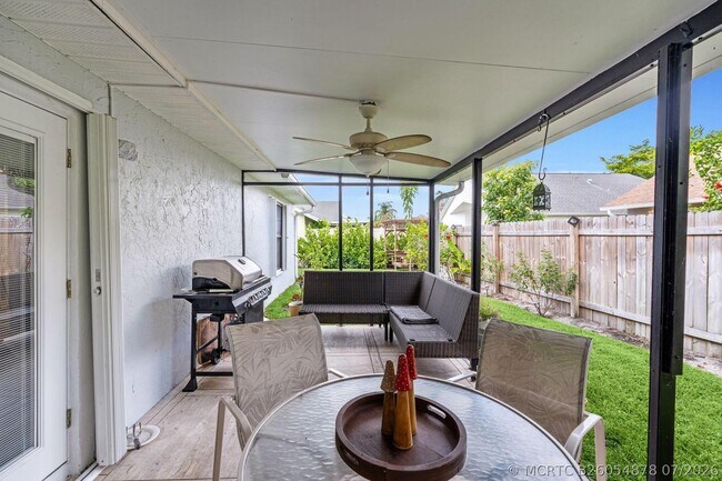 Building Photo - 1599 Bayridge Pl