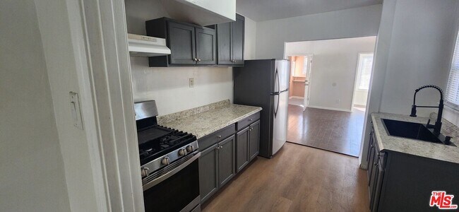 Building Photo - 1129 Queen Anne Pl