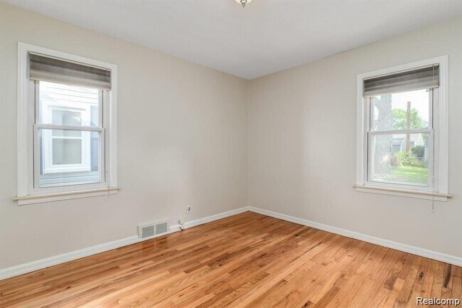 Building Photo - 3426 Chester Rd