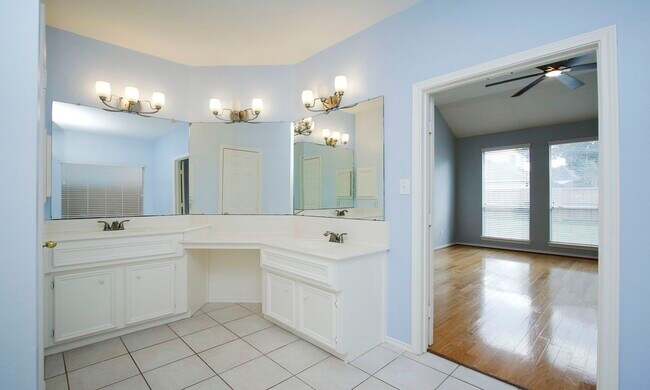 Building Photo - 16207 Waiting Spring Cir