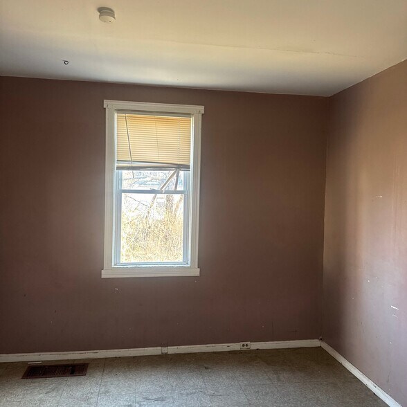 Building Photo - 4914 Plover Ave