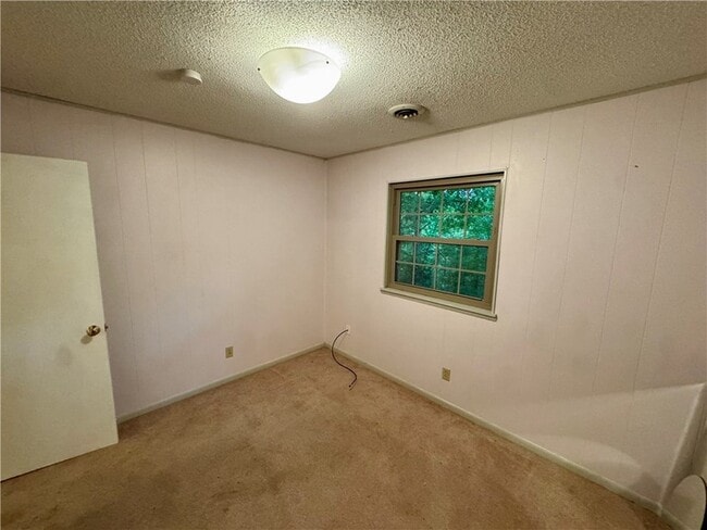Building Photo - 19 Gore Ln