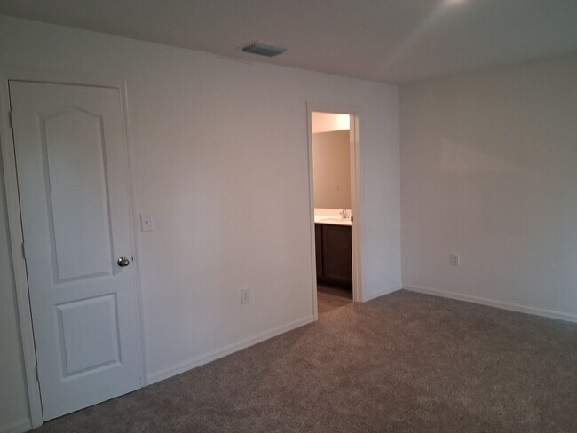 Building Photo - 8871 Southern Charm Cir