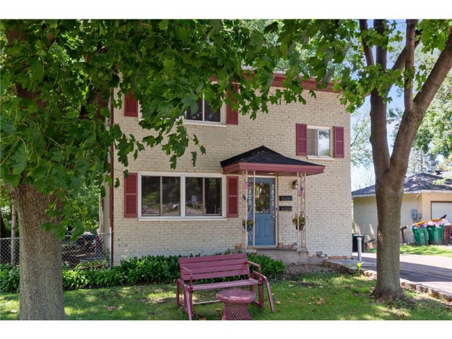 Building Photo - 3829 Lake Dr