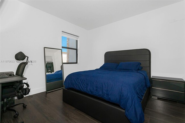 Building Photo - 7902 NW 105th Ct