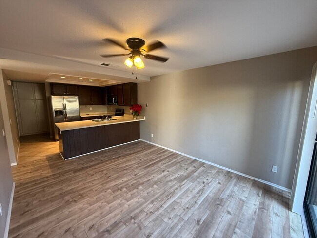 Building Photo - 3 Bedroom, 2.5 Bath Two-Story Townhome in Tierrasanta