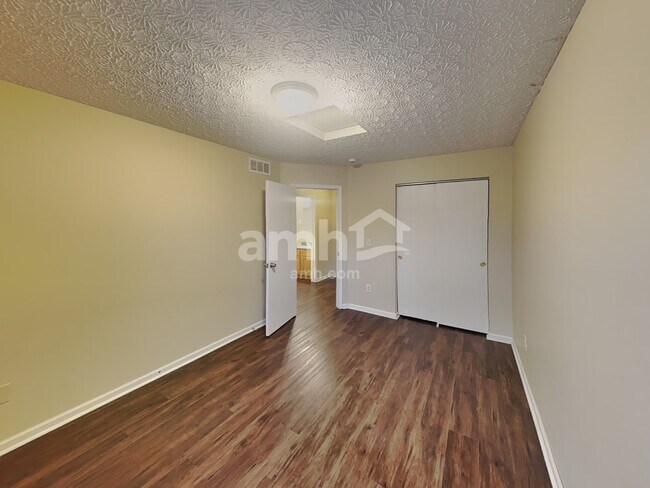 Building Photo - 7901 Chapel Stone Rd