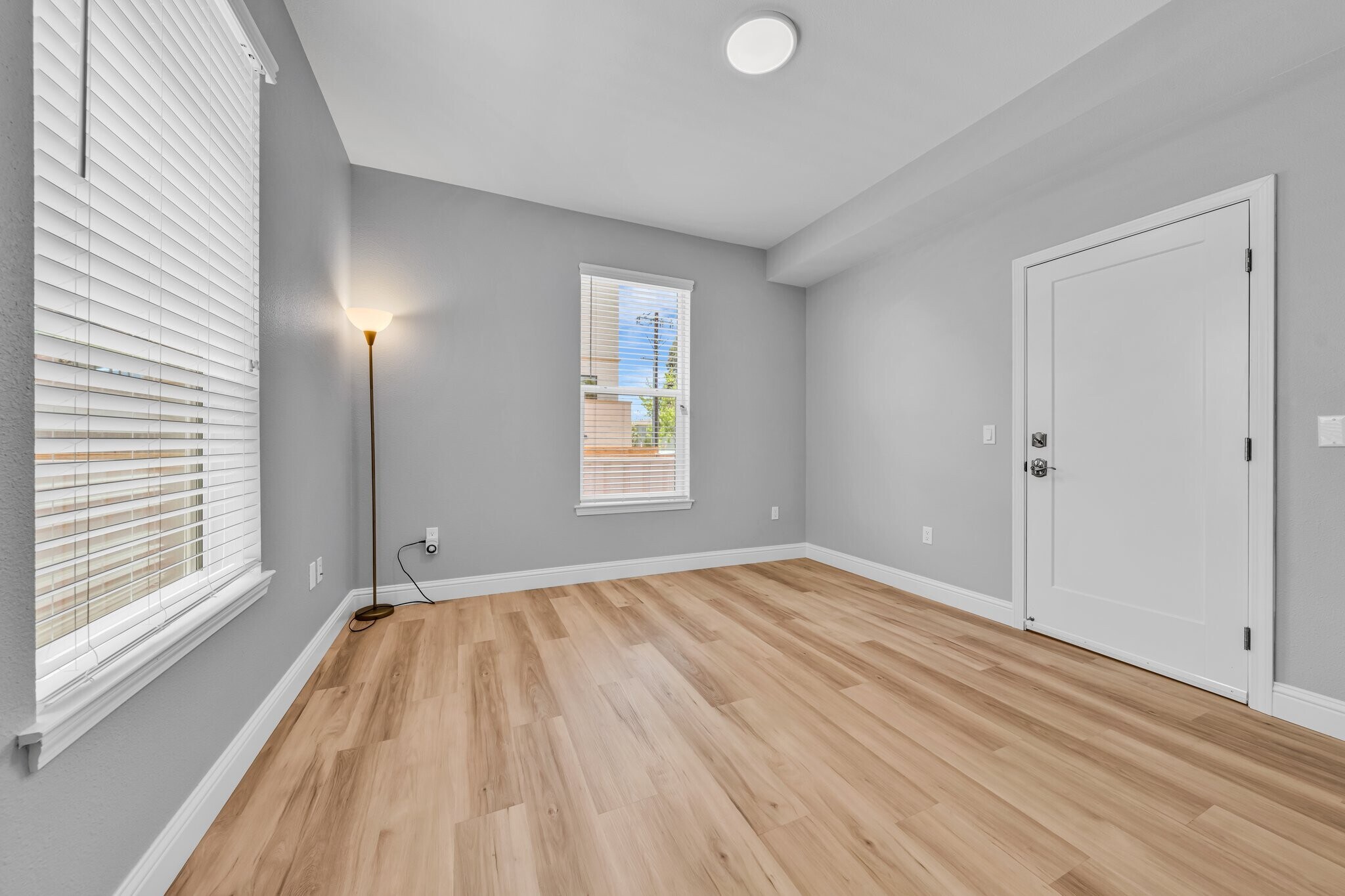 Building Photo - 2016 Dwight Way
