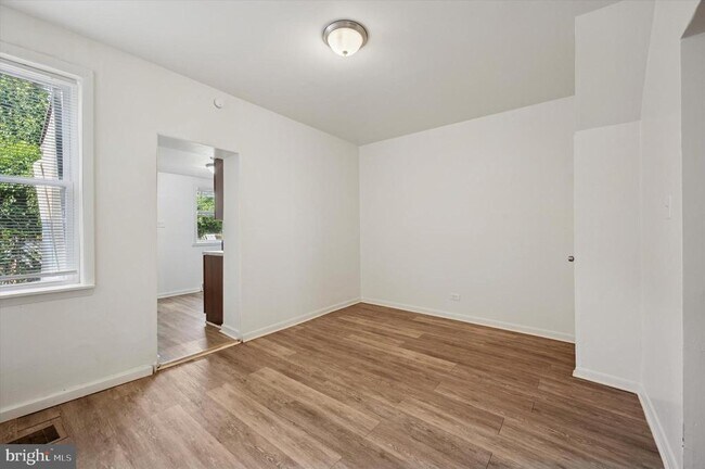 Building Photo - 5427 Delancey St