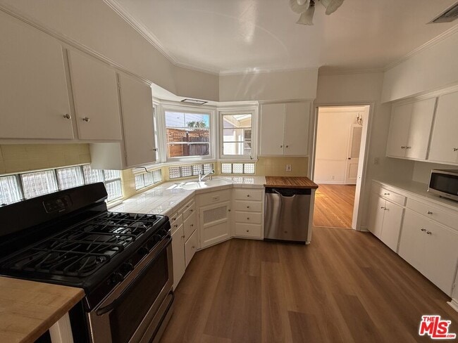 Building Photo - 2910 Motor Ave