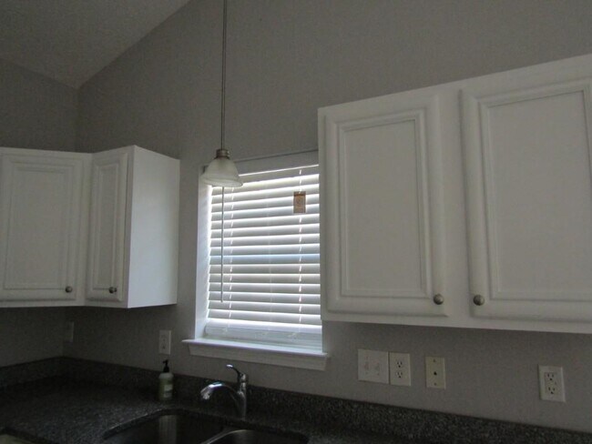 Building Photo - 151 Heath Dr