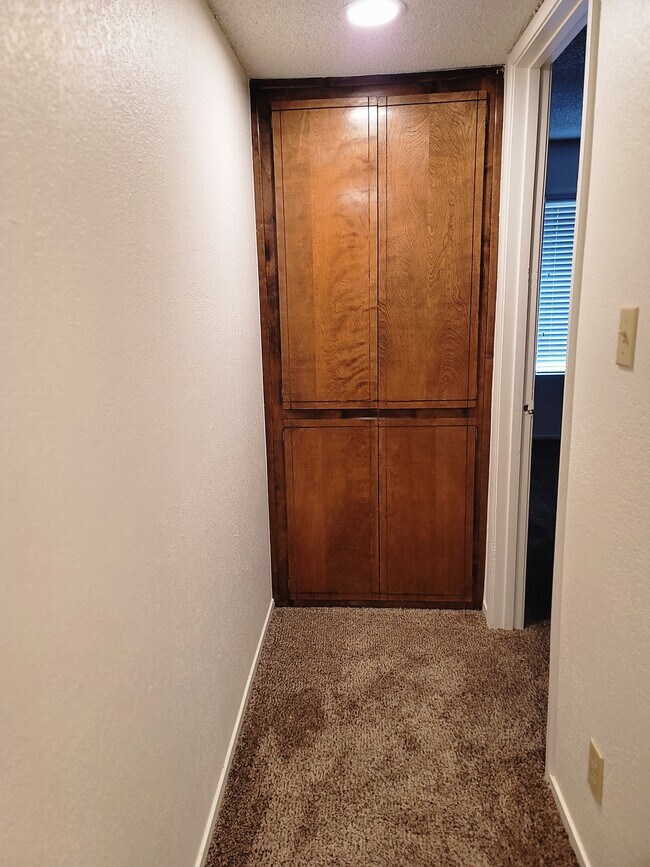 Building Photo - 930 N Indiana St