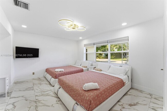 Building Photo - 201 Calle Grande Dr