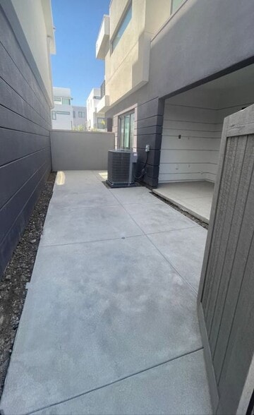 Building Photo - 2167 Flight Wy