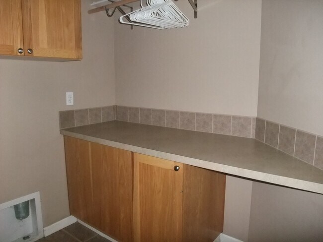 Building Photo - Spacious 5 bedroom 3 bath home near a park in SE Albany