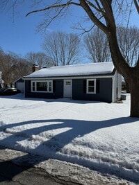 Building Photo - Lovely 3 bedroom, 1 bath ranch style home.