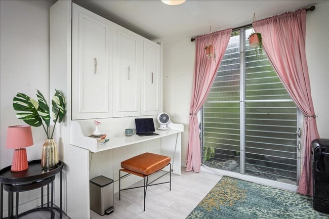 Building Photo - 2 Bedroom 2 Bath Furnished Condo
