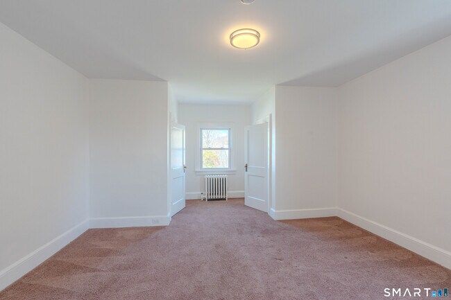 Building Photo - 2 Maplewood Terrace