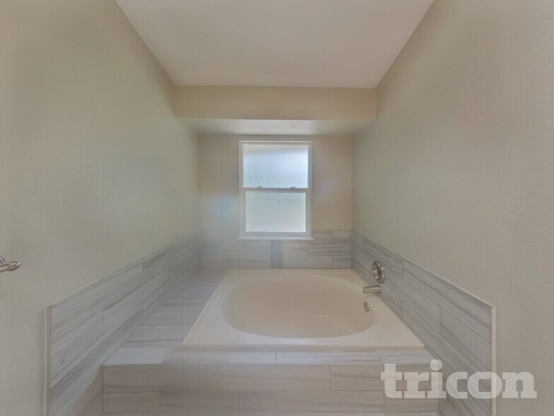 Building Photo - 6455 Montarbor Dr