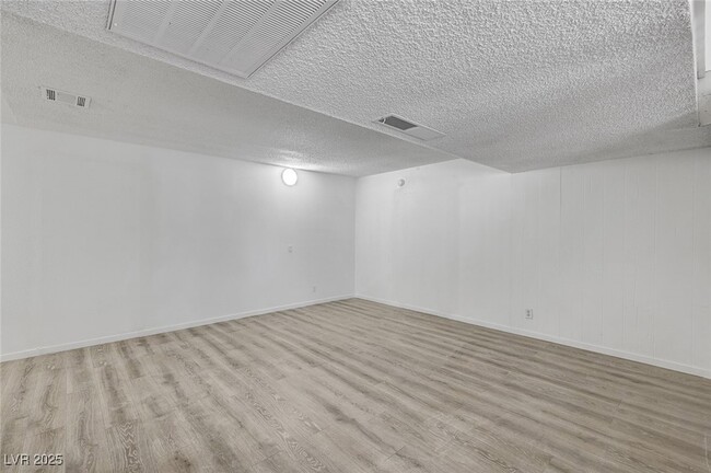 Building Photo - 7182 Acorn Ct