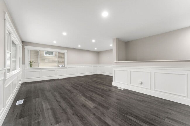 Building Photo - 3 Bedroom 2 Bath Beach House