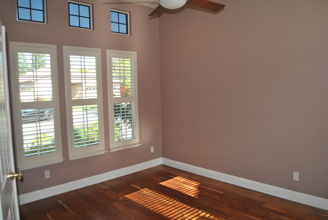 Building Photo - Gorgeous 4 Bedroom Home in the Stonebriar ...