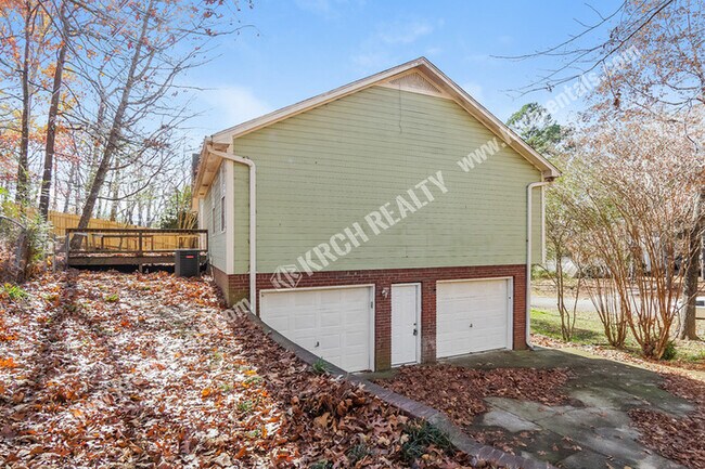 Building Photo - 3-Bed Home with Fireplace