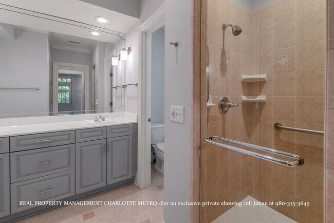 Building Photo - Luxurious 4 Bedroom, 5.5 Bathroom Townhome on Prestigious Queens Road. Contact (980) 315-3645 for...