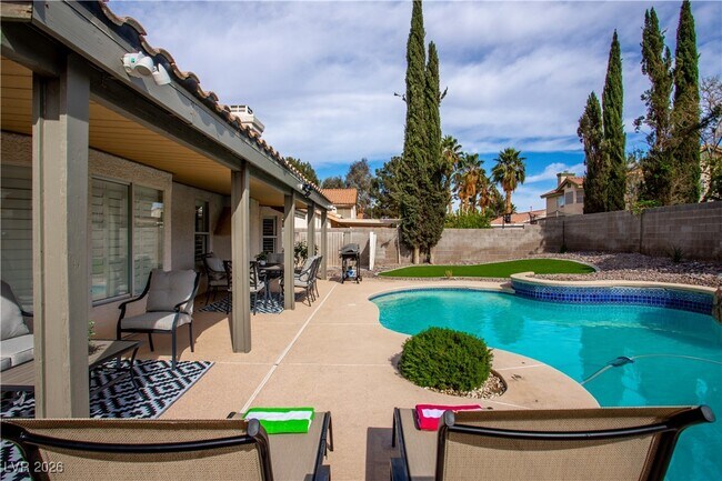 Building Photo - 905 Buffwood Ave