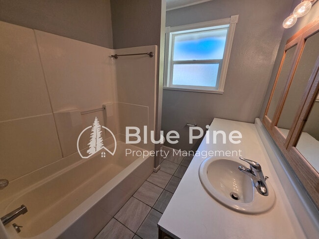 Building Photo - 328 11th St