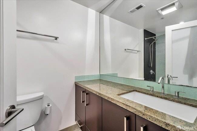 Building Photo - 69 Clementina St