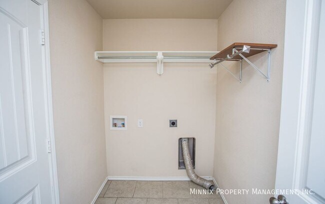 Building Photo - 14211 Vernon Ave