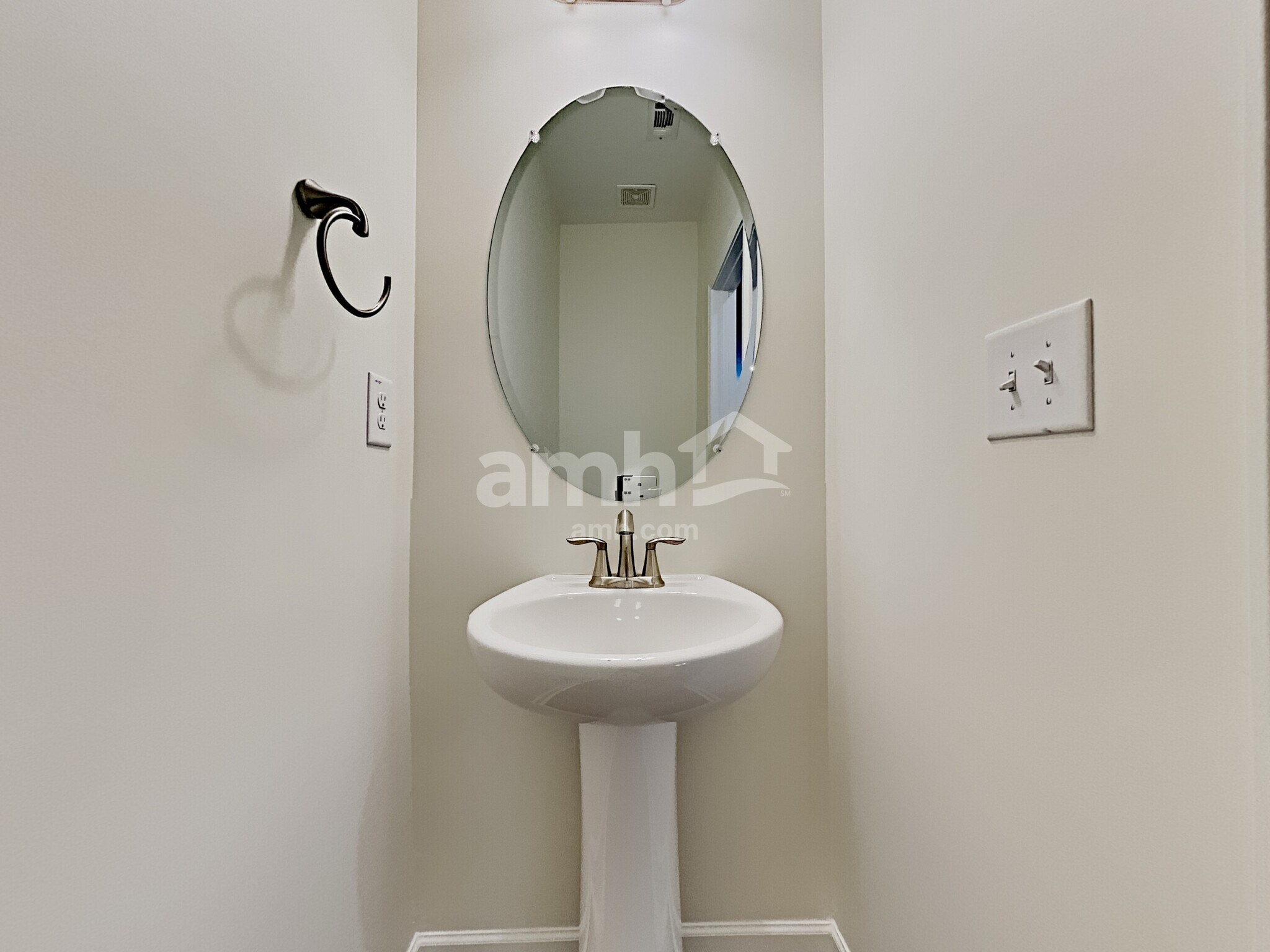 Building Photo - 172 Landsdown Xing