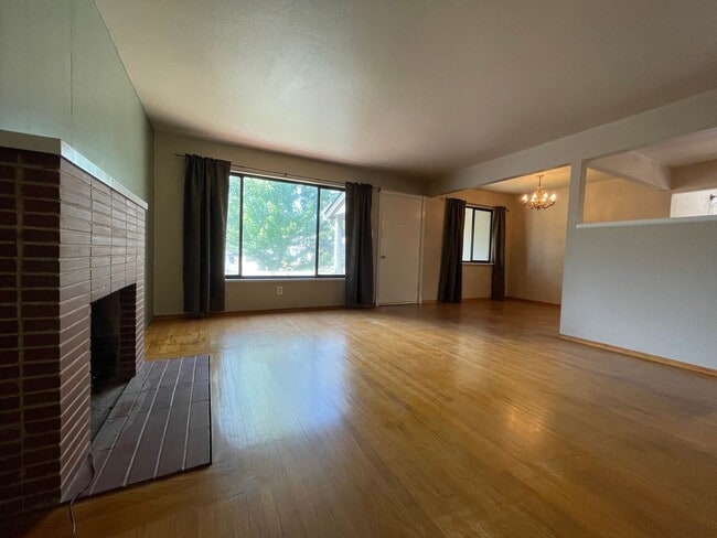 Building Photo - Charming & Unique Fair Oaks Home with Deta...