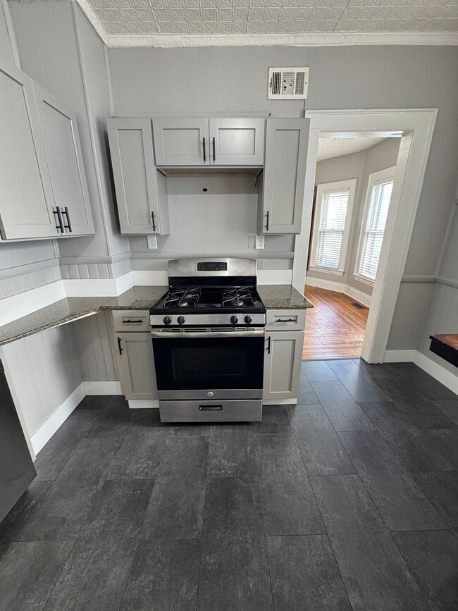 Building Photo - 825-827 Westcott Street