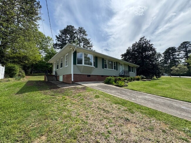 Building Photo - Cozy 3/1 House in East Rome- $1,495