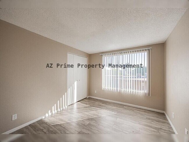 Building Photo - 2411 W Hazelwood St