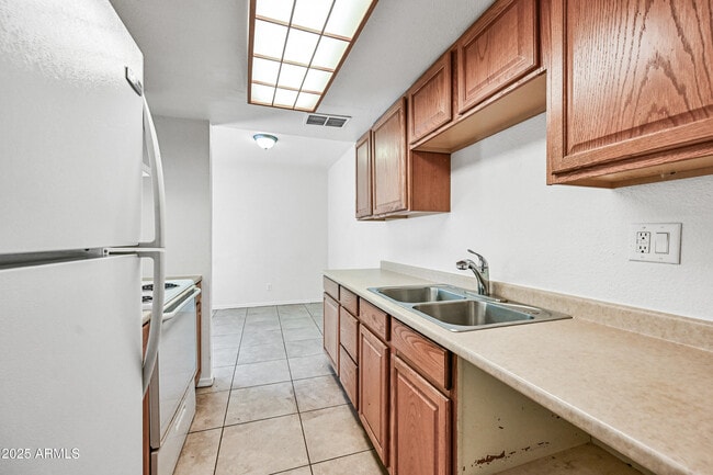 Building Photo - 4240 S 46th Pl