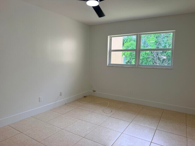 Building Photo - 5980 NW 64th Ave