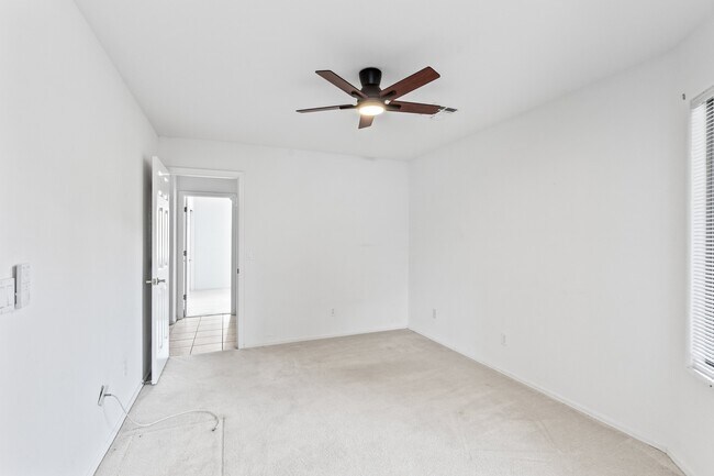 Building Photo - 8838 E La Palma Dr