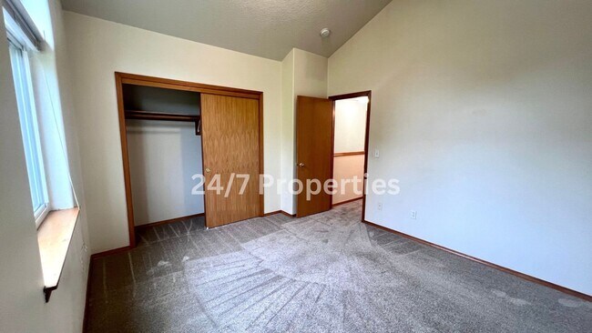 Building Photo - 90 Alder St